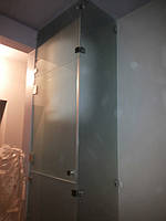 Абсолютно стеклянный шкаф