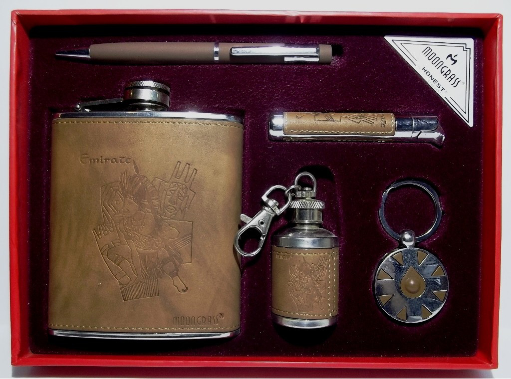 Набір: фляга + ручка + запальничка + брелок/ліхтарик + міні фляга у вигляді брелока. Об'єм фляги: 210 мл, фото 1