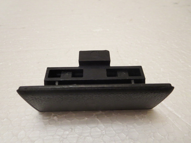 Ручка (защёлка) бардачка на Славуту , Таврию.