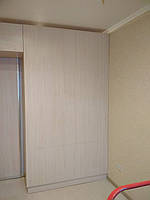 Шафа купе на замовлення з проходом в іншу кімнату