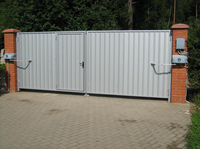 Відкривні ворота Alutech ADS400 2500x1800 заповнення профілем роликової прокатки AG/77