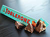 Шоколад Молочний Toblerone з Медом Нугою і солоним Карамельним мигдалем 100 г Швейцарія (опт10шт), фото 2