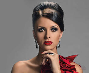 Лайфхак! Швидкий вечірній макіяж з червоною помадою покроково.