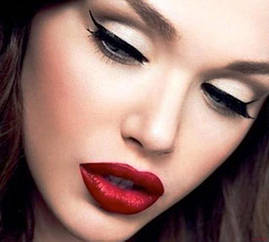 Вечірній макіяж очей з червоною помадою - що потрібно для ідеального макіяжу!