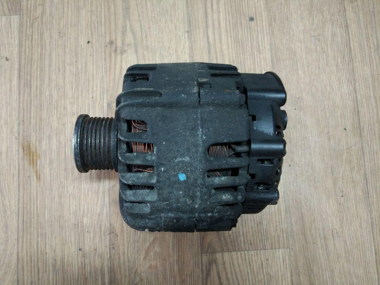 Генератор (7 руч.) Renault Trafic, Opel Vivaro 2.0, 2006-2014, 8200404459 (Б/У)