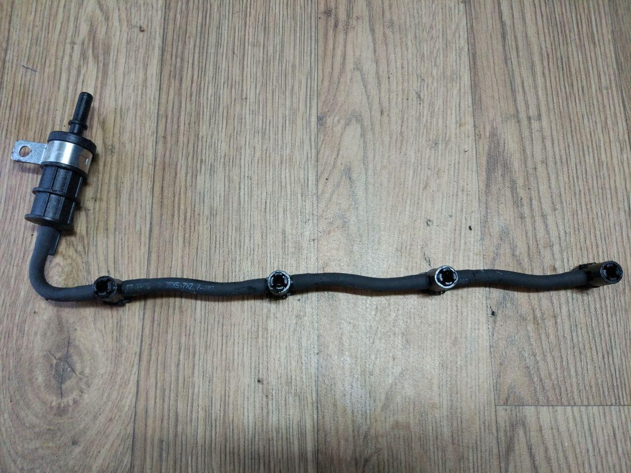 Шланг обратки палива (з клапаном) Renault Trafic, Opel Vivaro 2.0, 2006-2011, 8200894668 (Б/У)