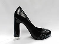 Шкіряні туфлі на підборах. Розміри: 36, 38, 39 (шкіра), 35, 38 (замша).