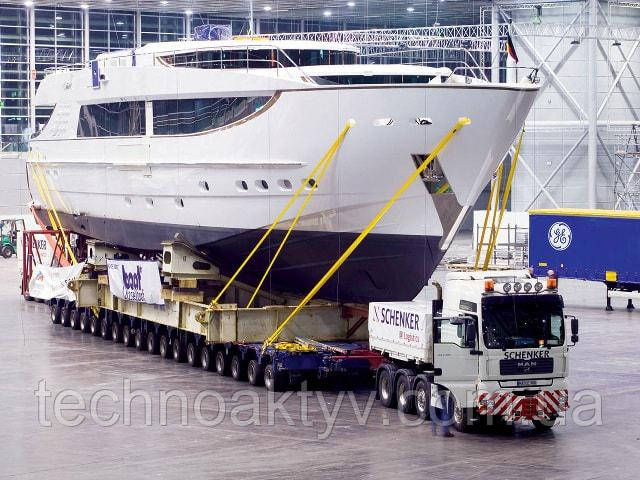 Главными требованиями, которые предъявляются к специальным транспортным платформам для перевозки негабарита, становятся:  снижение центра тяжести закрепленного груза; обеспечение устойчивости и управляемости автотранспорта; сохранение кругового обзора для водителя; равномерное распределение веса груза по осям; система креплений, обеспечивающая неподвижное положение груза во время транспортировки. По конструкции платформы, перевозящие тяжеловесный груз, разделяют на лафеты (платформы без дна), высокорамные и низкорамные тралы. Массивная платформа с малым клиренсом по собственным габаритам может превышать стандартные разрешенные размеры, использовать расширители, удлинители базы. Украинские автоперевозчики используют современную импортную технику.  Для транспортировки грузов с высоким центром тяжести на платформе устанавливаются специальные дополнительные конструкции, разрабатываются инженерные схемы креплений.