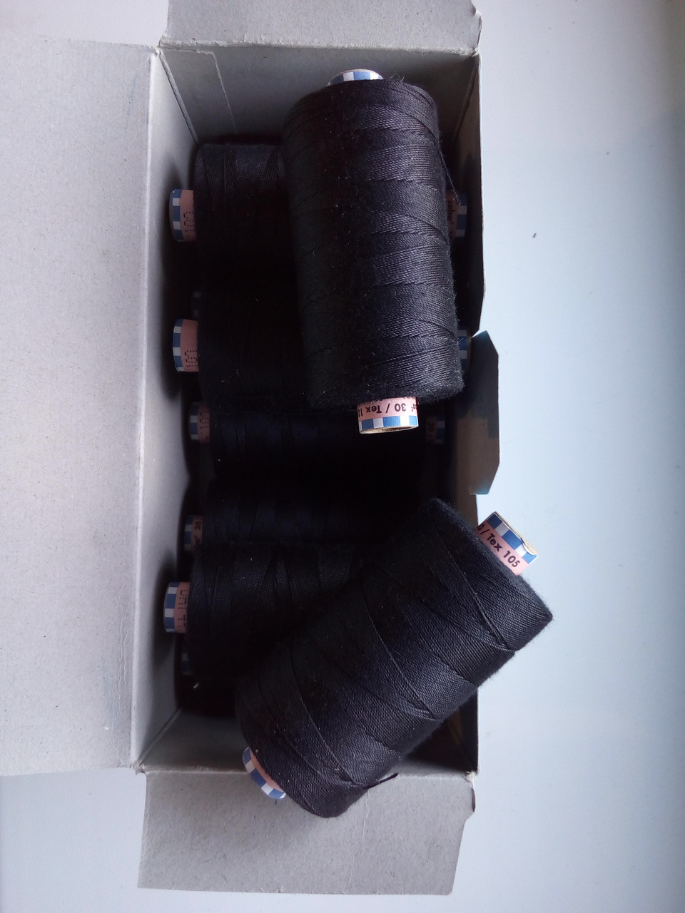 Нитки Amann Saba З No30.
колір 4000 (ЧОРНИЙ).
3000 м