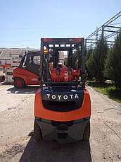 Газ-Бензиновий навантажувач Вилочний 2,5 тонни Toyota 8FG25 б/у, фото 3