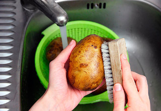 миття картоплі