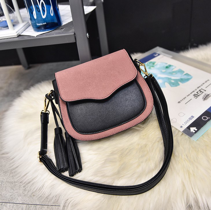 Жіноча сумочка маленька рожева з пензликами через плече, фото 1