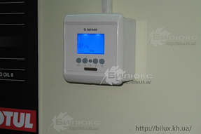 Контроль температури забезпечує програмований терморегулятор Terneo PRO, установленно 3 шт, окремо для кожного боксу. 