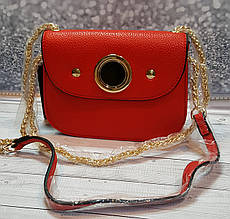 Червона маленька сумочка