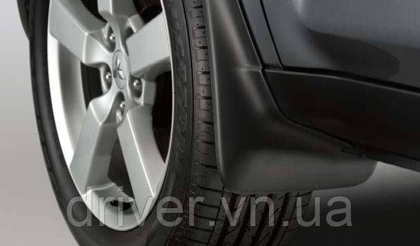 Бризковики Mitsubishi Outlander XL (07-12), оригінальні передні \ 2 шт