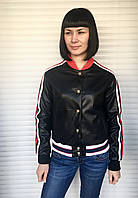 Куртка женская из экокожи черная короткая с лампасами