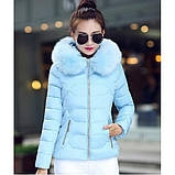 Жіночий короткий пуховик з хутряним коміром, фото 3