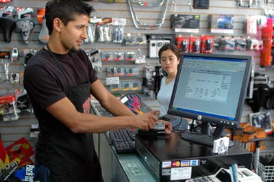 Перевага використання POS-терміналу з програмним забезпеченням?