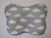 Подушка для новонароджених хмари на сірому