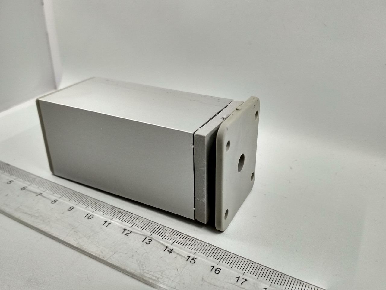 Ніжка квадрат пласт. кріплення, 100 мм