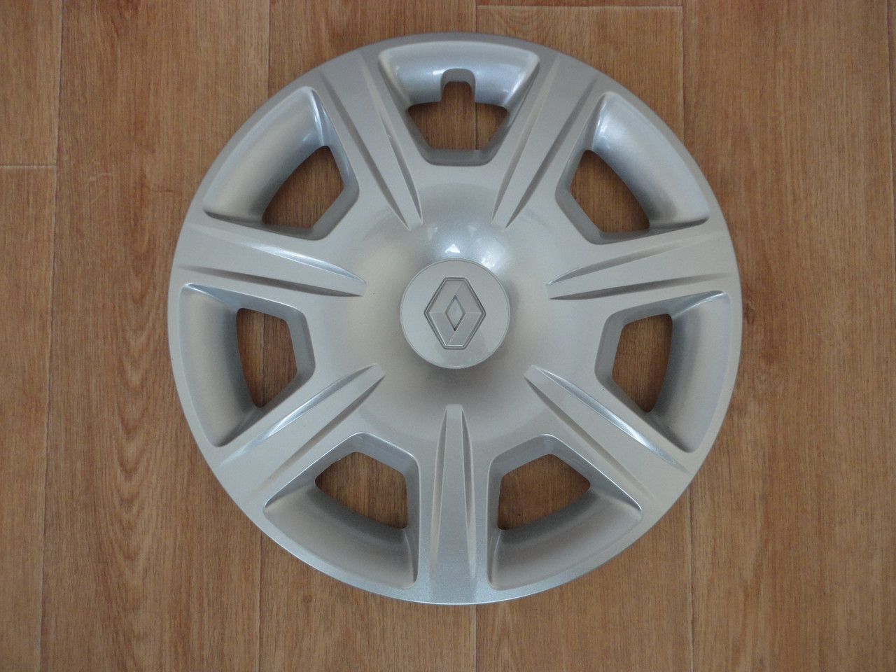 Колпаки на рено логан. Колпаки на рено логан. Колпаки рено логан r14 оригинал. Колпак renault logan r15. Оригинальные колпаки рено логан r14.