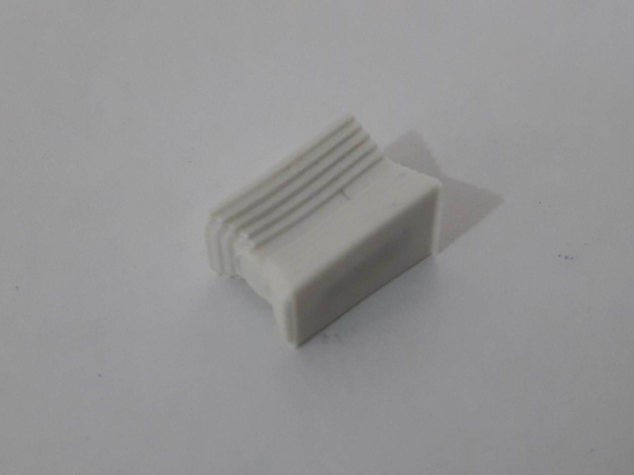 Шкант метелик кріплення до МДФ білий