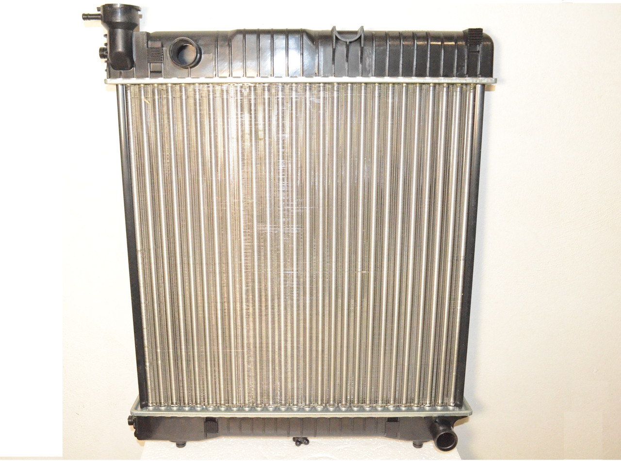 Радіатор охолодження двигуна Mercedes T1 207D, 208D, 209D, 210D, 308D, 310D, 407D, 409D, 410D OM601 / OM611, фото 1