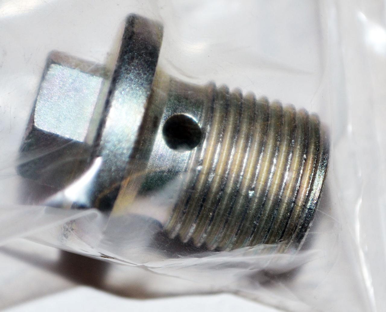 Пробка зливна олива двигуна (болт зливний піддона картера) M18 без прокладки GM 0652300 0652950 55588255