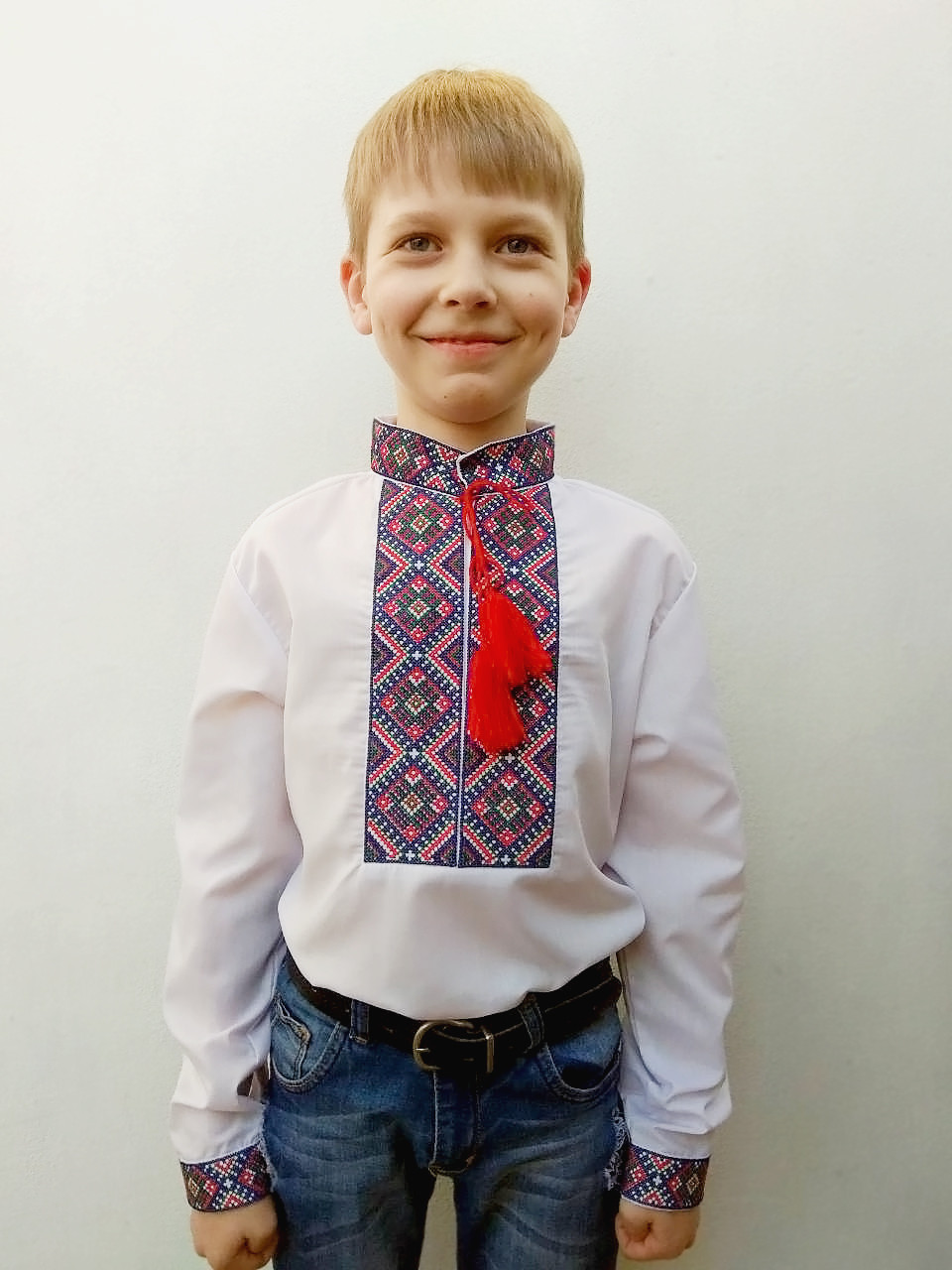 Вишиванка для хлопчика Тимофій розшита вишивкою синьо-зеленого кольору