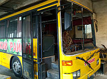 Изготовление и замена лобового стекла на Mercedes O 408 в Никополе (Украина). 10