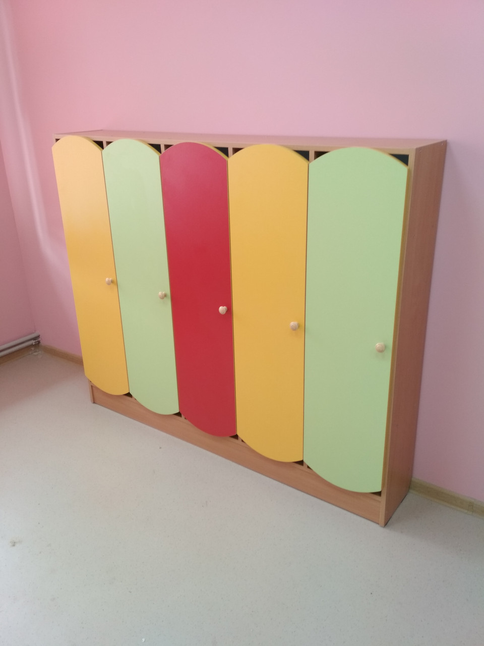 Детский шкаф 5-ти секционный с цветными дверцами. Шкафы для раздевалок в детский сад - фото 7 - id-p30542927