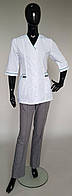 Медицинский женский костюм на пуговицах с серыми штанами (с 42 по 58 р)