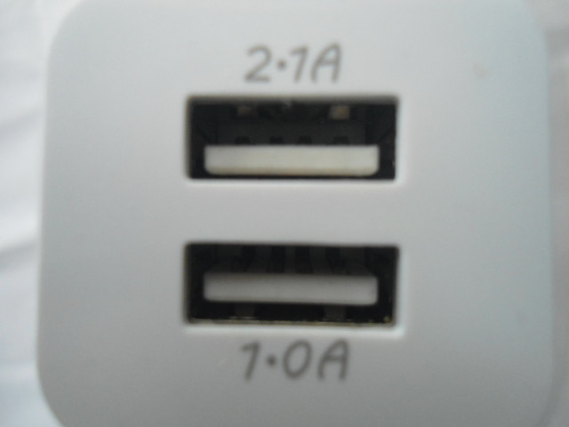 Адаптер-перехідник 2 USB 220V зарядка AR 62 AR-18