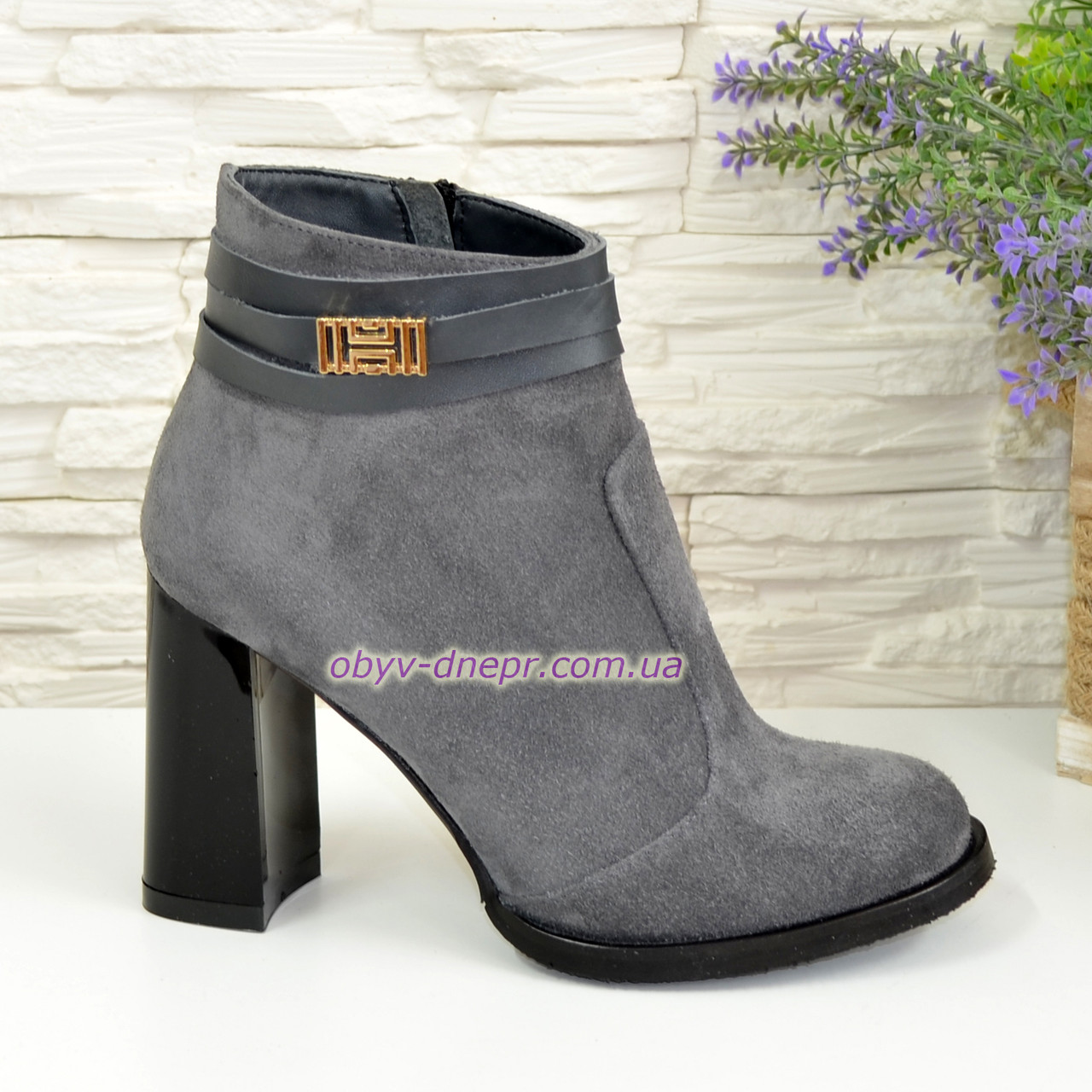 Черевики жіночі замшеві на стійкому каблуці, колір сірий, фото 1