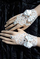 Свадебные перчатки с вышивкой и бантами А-1025