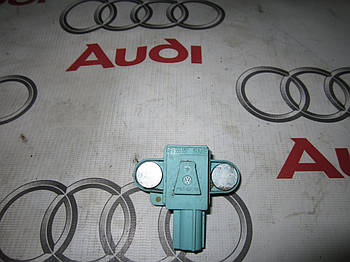 Датчик удару AUDI A6 C6 (4F0955557)