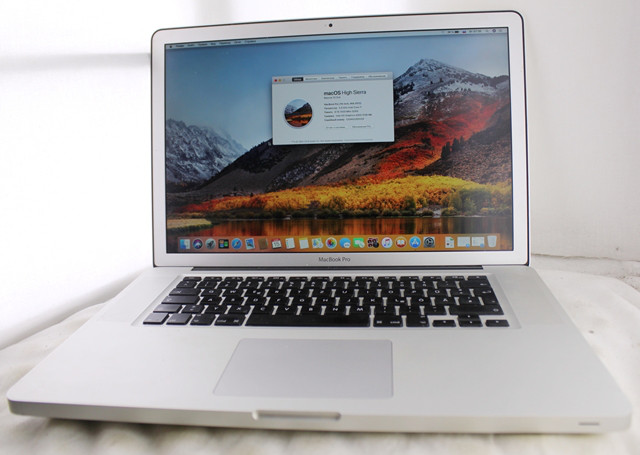 Ноутбук Apple MacBook Pro 15, 2880 x 1800, Core i7, 2 видеокарты, OS High Sierra - фото 1 - id-p707495445