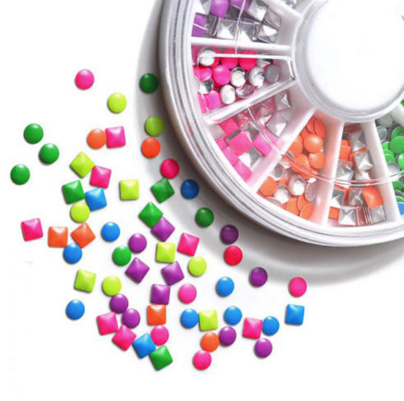 Заклепи в карусельціEStyle