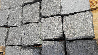 Бруківка гранітна пиляно-колота (французька) термооброблена