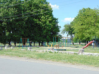 Качелі і каруселі