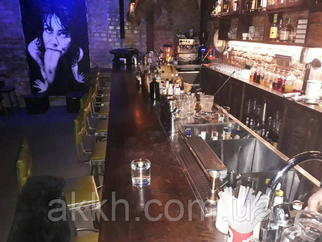 Барная станция вровень с барной стойкой