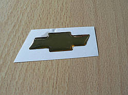 Наклейка s вставка в емблемі Chevrolet на кермо хрестик 44х14.5 мм силіконова золотиста емблема авто Шевролет