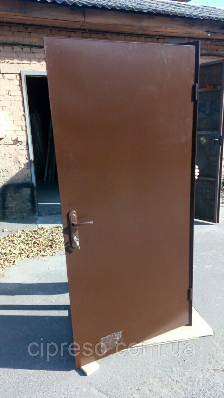 Металеві двері на трубі Каскад