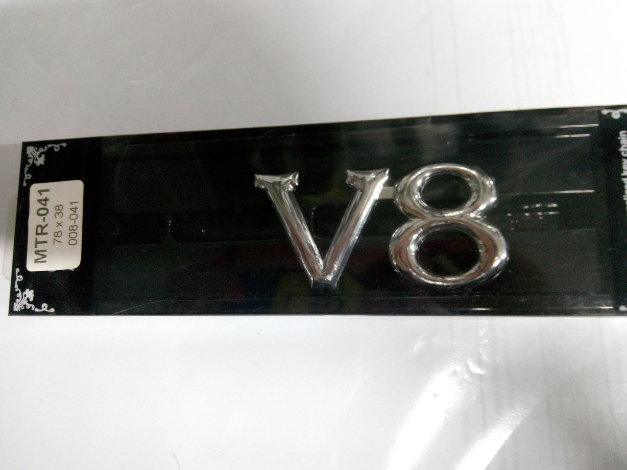 Емблема V8 у решітку радіатора метал 78х38 мм УВАГА, ЧИТУЙТЕ ОПИС ТОВАРУ