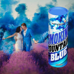 Синій кольоровий дим для фотосесії