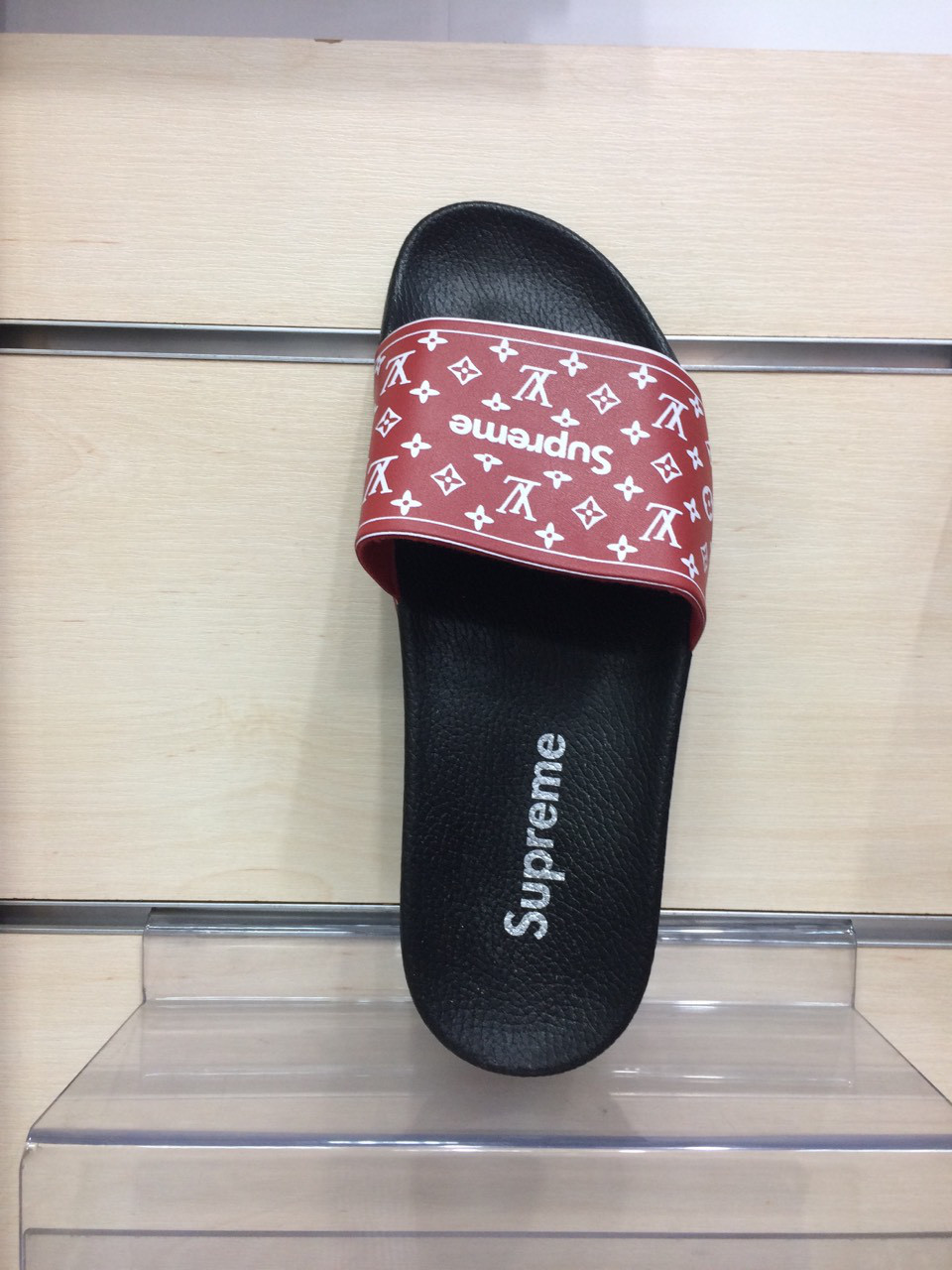 Чоловічі капці Louis Vuitton Supreme Black Red