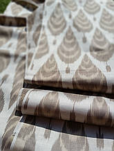 Шовкова тканина в техніці "Ікат" ручного ткацтва. Маргилан, Узбекистан