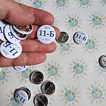 Маленькі значки для випускників середньої школи