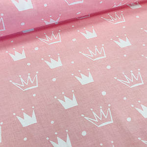 Бавовняна тканина бязь польська білі та рожеві корони різного розміру на рожевому