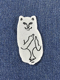 Нашивка Котик fack / RipnDip білий 35x70 мм